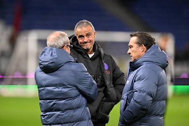 星空体育里昂发布备战花絮，今晨防线松动，全明星赛任务艰巨，年轻球员得到机会的简单介绍