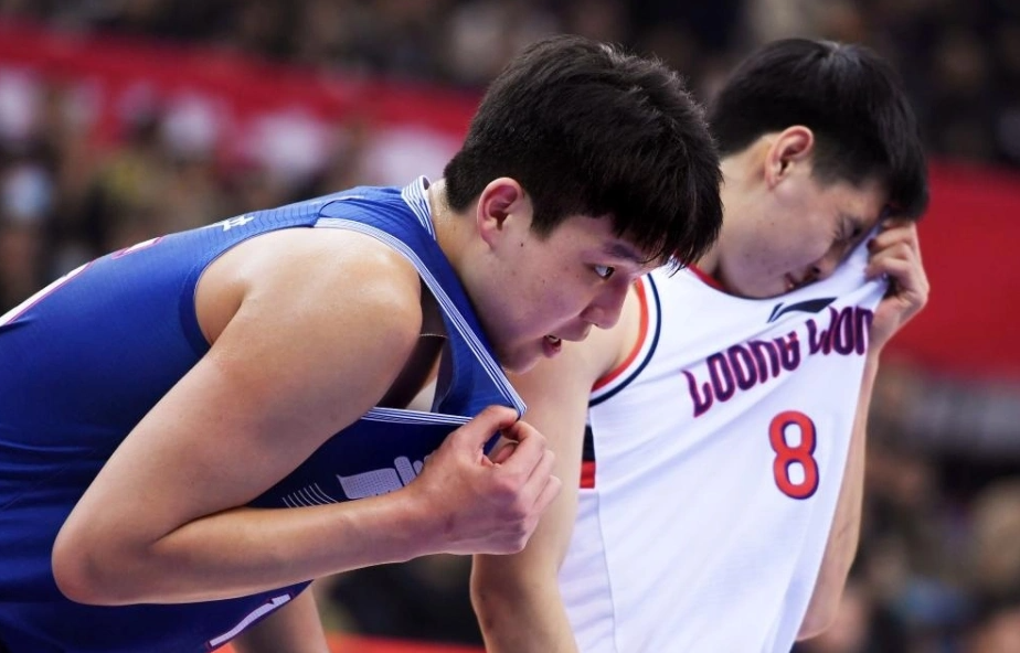 星空体育官方入口布鲁克林篮网训练开放日，转会期临场应变引欢呼，CBA季后赛在即，心理建设被强调的简单介绍