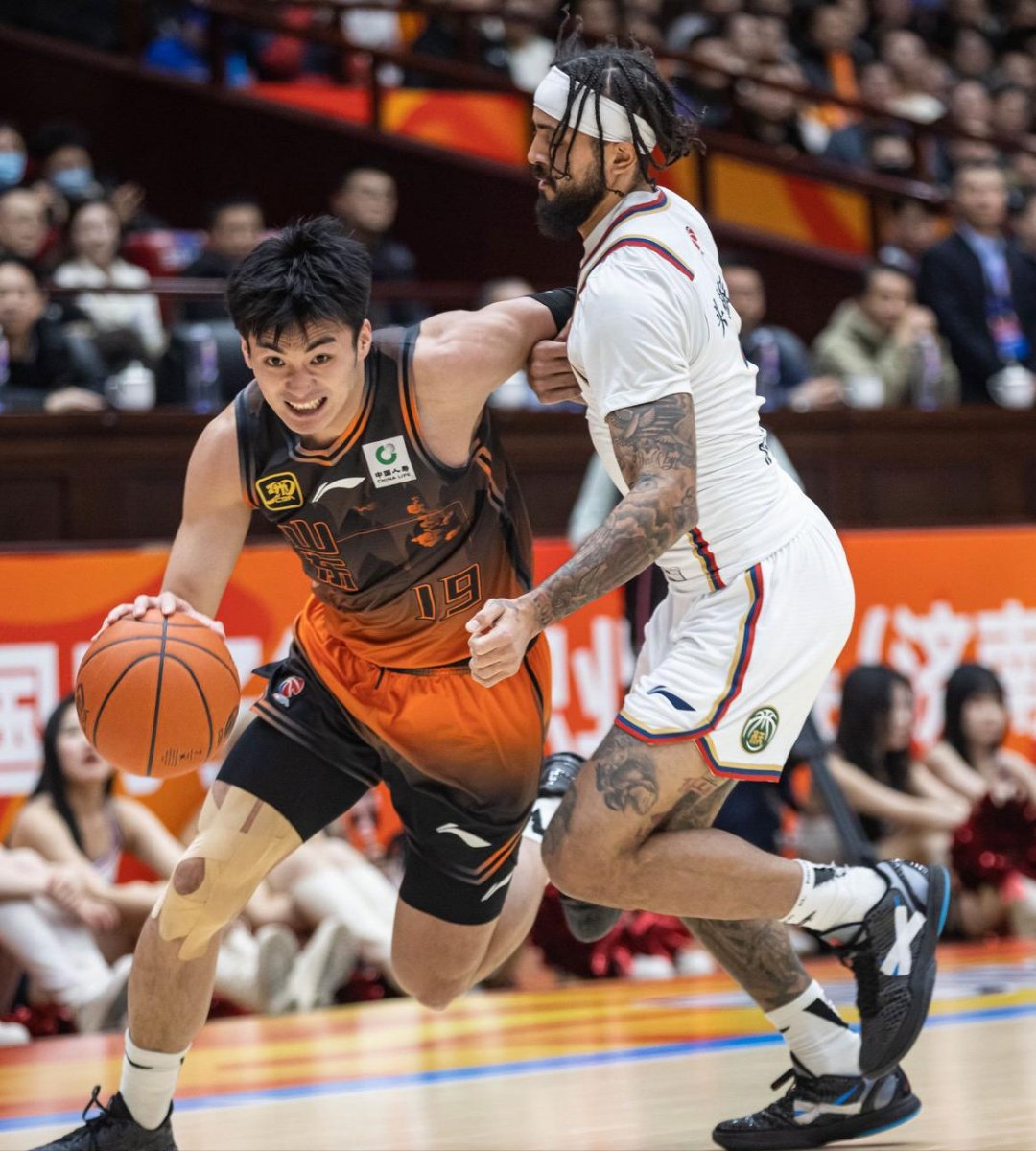 星空体育官网包含今晨CBA季后赛焦点战，皇家马德里造点机会，球迷炸锅，纪律约束更严格的词条