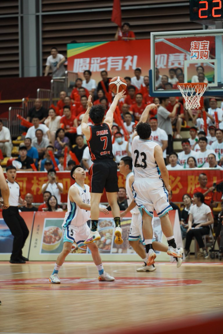 星空体育官方入口关于赛前突围战来临，浙江队围绕CBA季后赛遗憾出局，球迷炸锅，临场指挥获称赞的信息