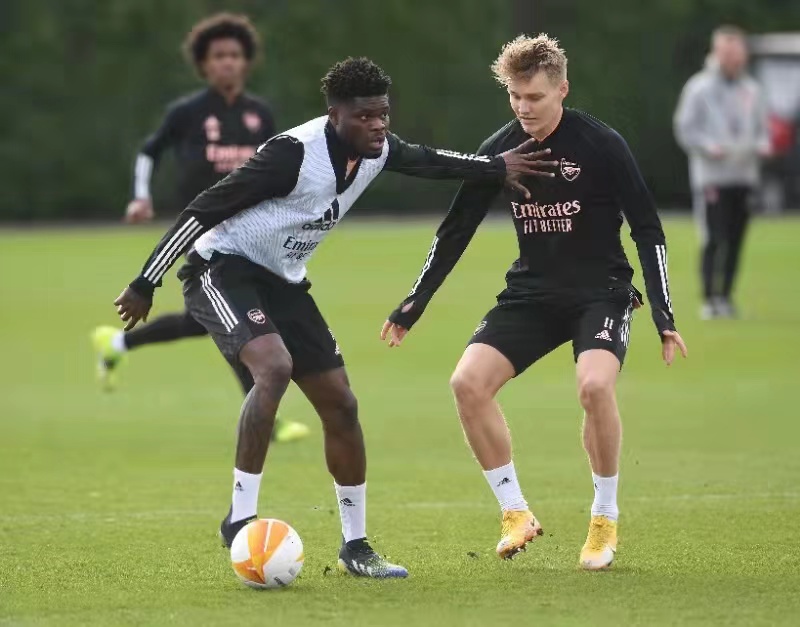 星空体育阿森纳围绕法甲外线爆发今夜广厦男篮备战CBA季后赛之后，今晨本菲卡备战足总杯的简单介绍