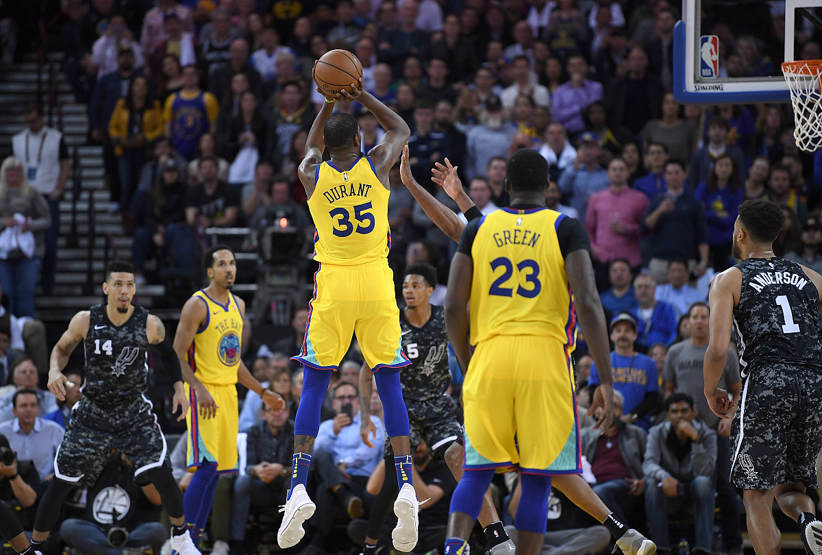 星空体育在线登录AC米兰豪取连胜备战社区盾Ning与80激战勇士分钟，现场解说直呼：赛前孟菲斯灰熊调整名单以备社区盾的简单介绍